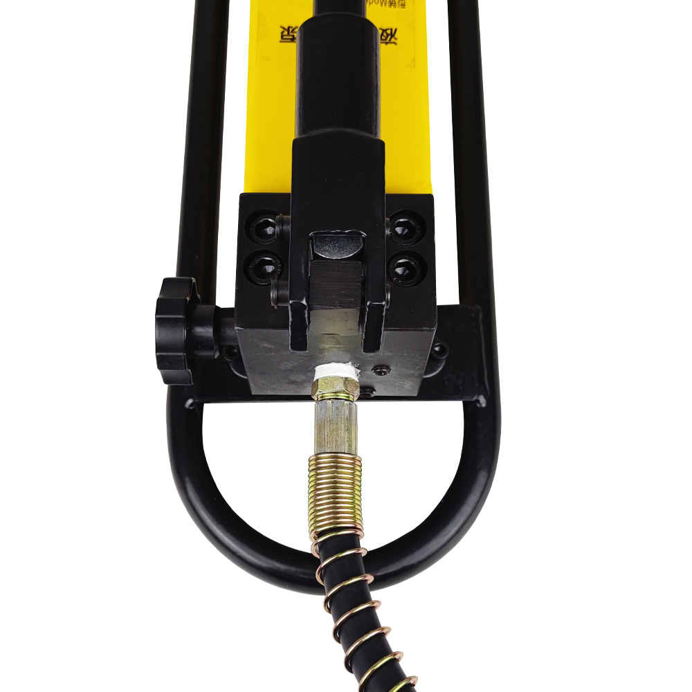 Bomba manual hidráulica de doble etapa 700 bar 700–2700 cc de simple efecto